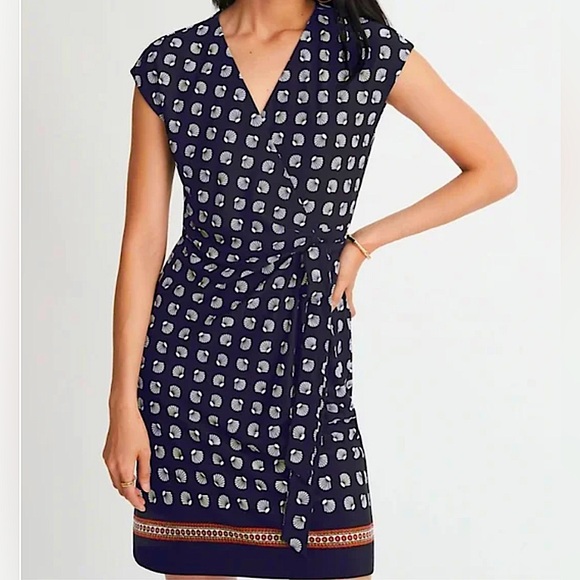 Ann Taylor Dresses & Skirts - Ann Taylor petite seashell cap sleeve wrap dress